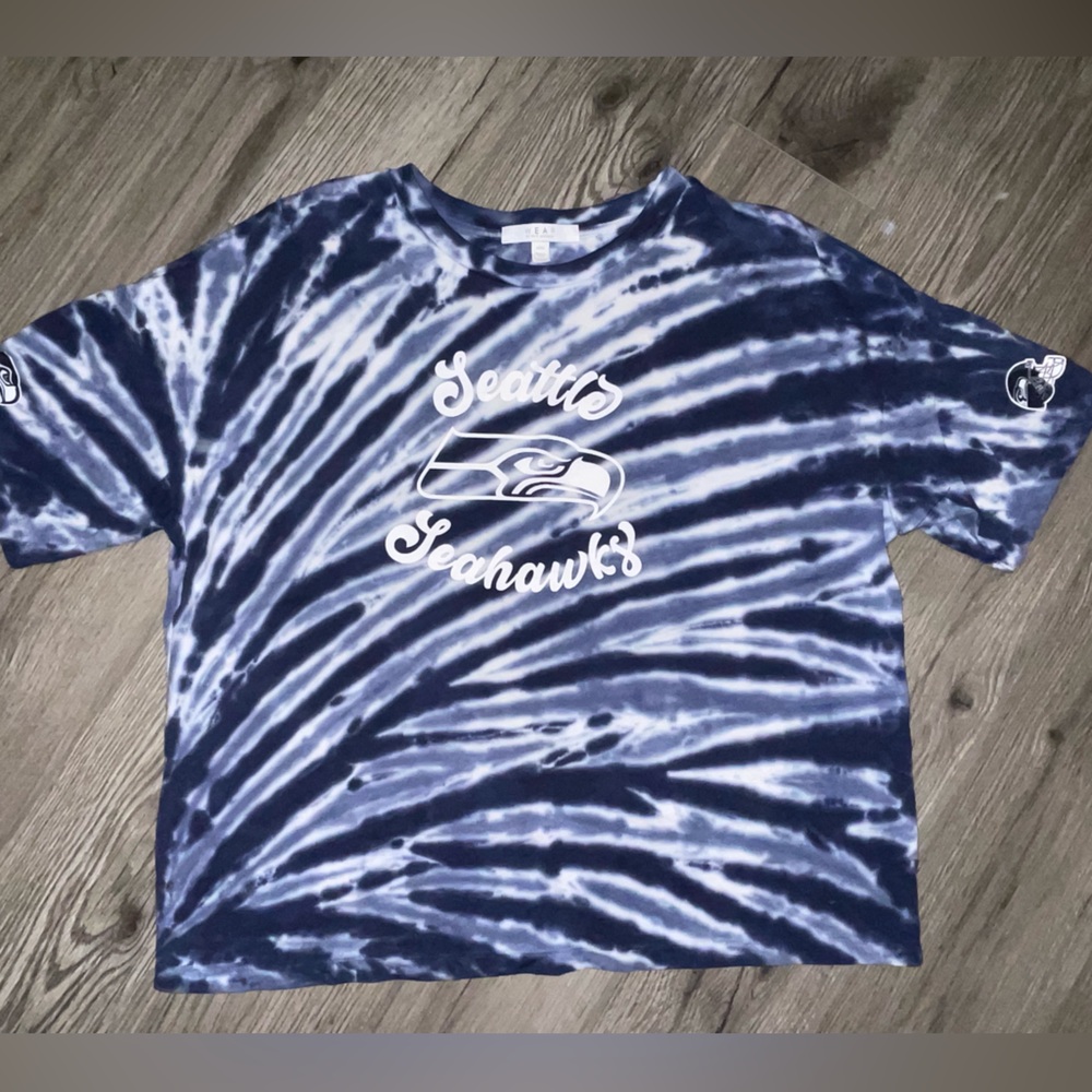WEAR by Erin Andrews Women’s Seattle Seahawks Blue Tie-Dye T-Shirt‎ Size M